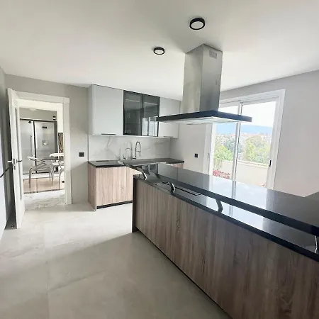 Amazing Modern Penthouse With Panoramic View *