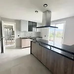Amazing Modern Penthouse With Panoramic View *