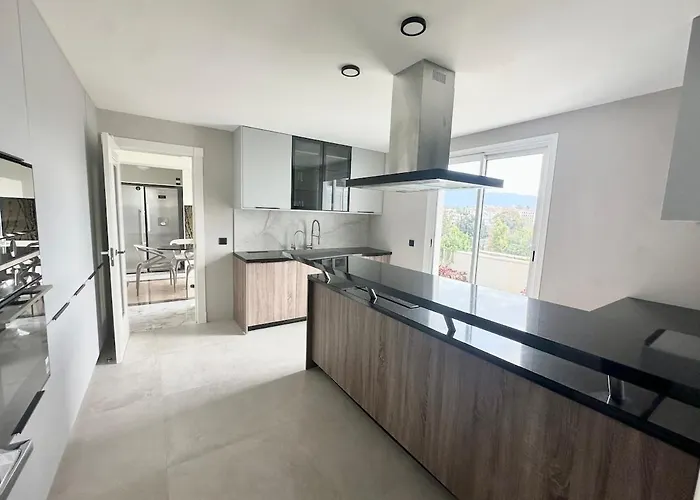 Amazing Modern Penthouse With Panoramic View *