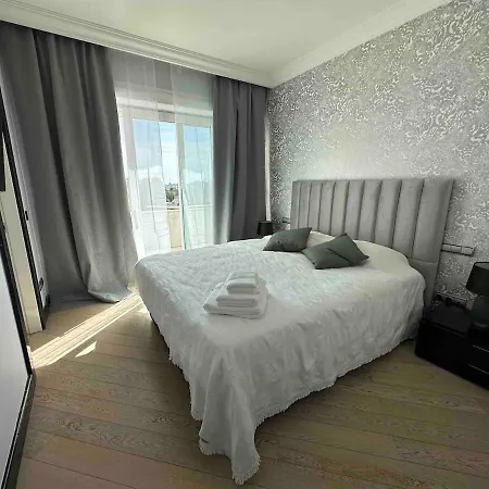 Апартаменти Amazing Modern Penthouse With Panoramic View *